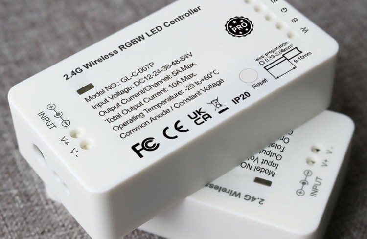 inteligentny-kontroler-led-rgbw-12-15v-seria-gl-zigbee-rf-hue-tuya-smart-oswietlenie-inteligentne.jpg